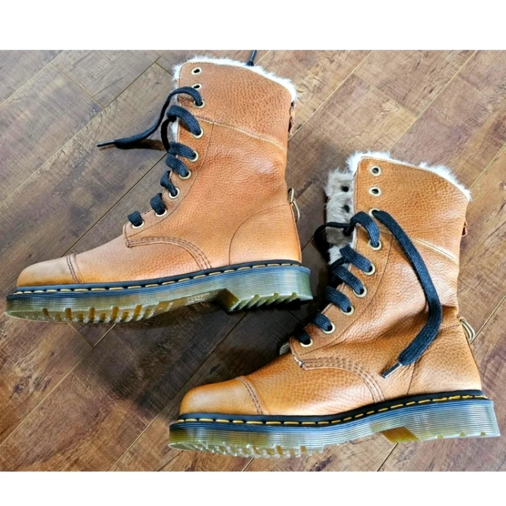DR. MARTENS Aimilita FL Fur-Lined GRIZZLY LEATHER Boots TAN Sz US 10 - Picture 6 of 11